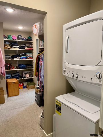 17058 NICHOLAS Street, Omaha, NE 68118