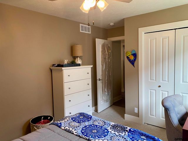 17058 NICHOLAS Street, Omaha, NE 68118