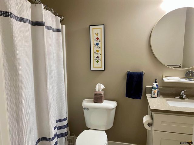 17058 NICHOLAS Street, Omaha, NE 68118