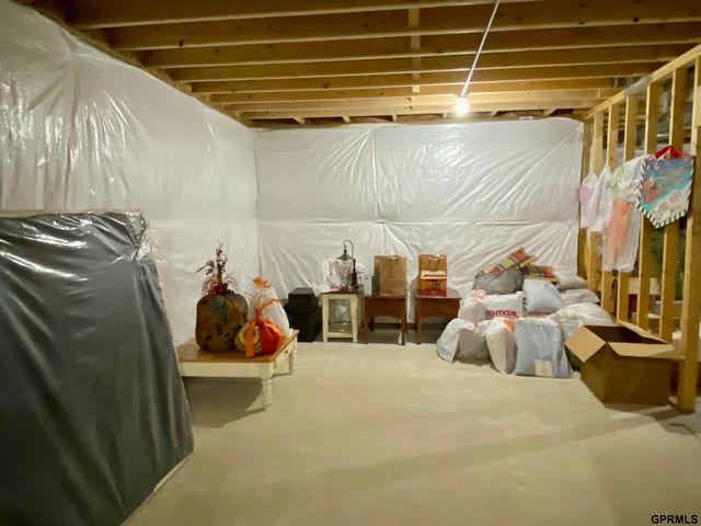 17058 NICHOLAS Street, Omaha, NE 68118