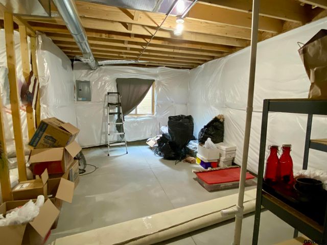 17058 NICHOLAS Street, Omaha, NE 68118