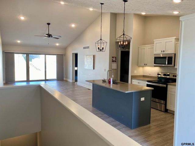 17058 NICHOLAS Street, Omaha, NE 68118