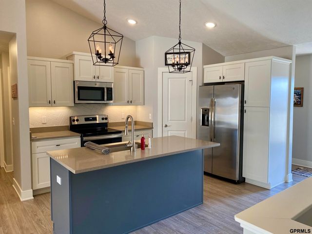 17058 NICHOLAS Street, Omaha, NE 68118