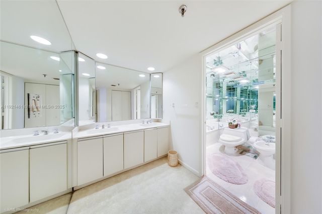 520 Brickell Key Dr A1510, Miami, FL 33131