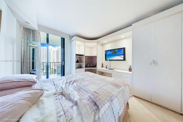 520 Brickell Key Dr A1510, Miami, FL 33131