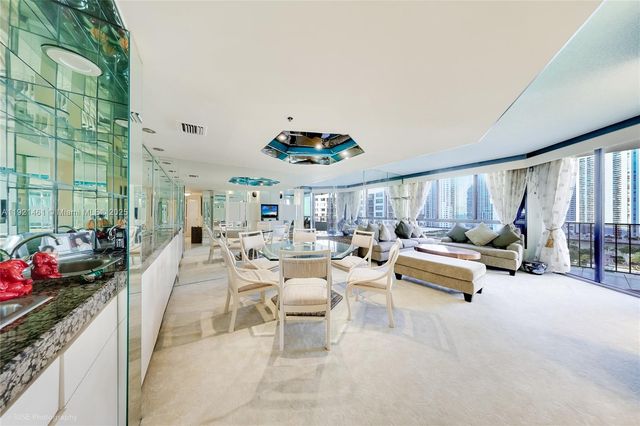 520 Brickell Key Dr A1510, Miami, FL 33131