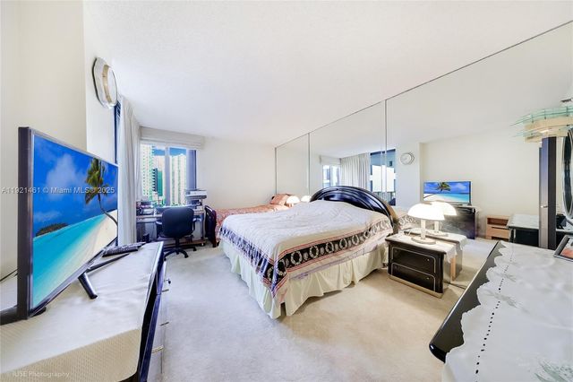 520 Brickell Key Dr A1510, Miami, FL 33131