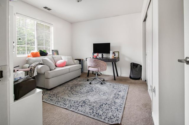 2241 W Lark Avenue, Visalia, CA 93291