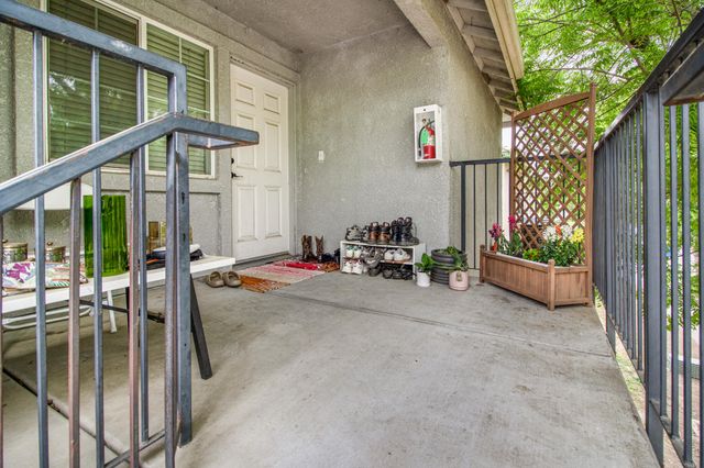 2241 W Lark Avenue, Visalia, CA 93291