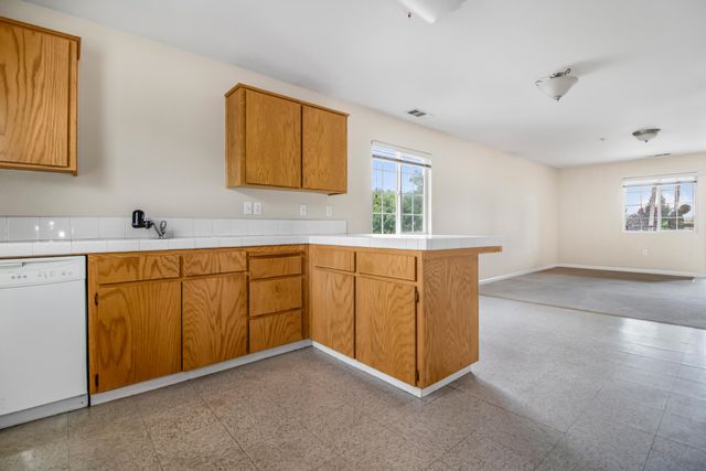 2241 W Lark Avenue, Visalia, CA 93291