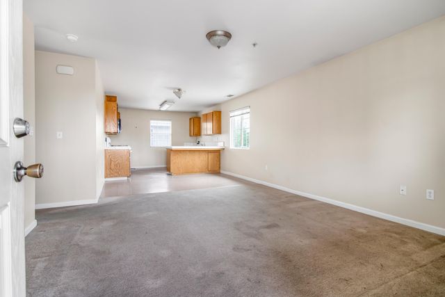 2241 W Lark Avenue, Visalia, CA 93291