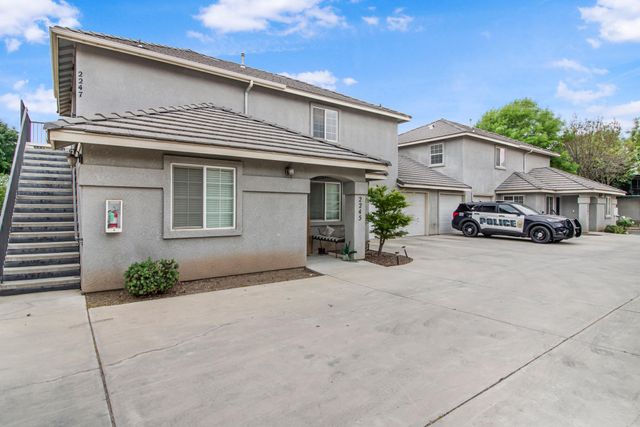 2241 W Lark Avenue, Visalia, CA 93291