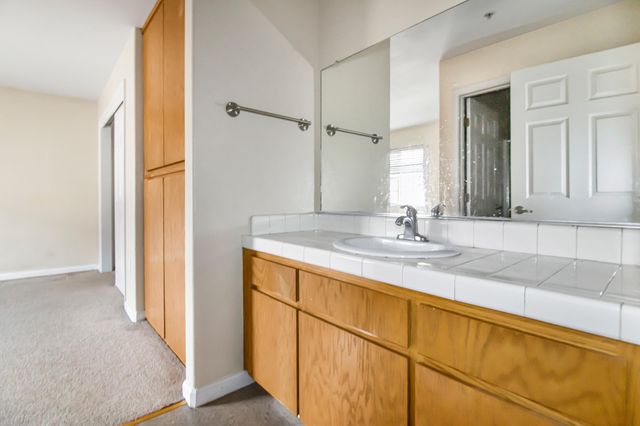 2241 W Lark Avenue, Visalia, CA 93291