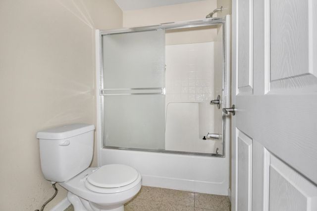 2241 W Lark Avenue, Visalia, CA 93291