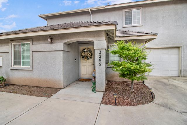 2241 W Lark Avenue, Visalia, CA 93291