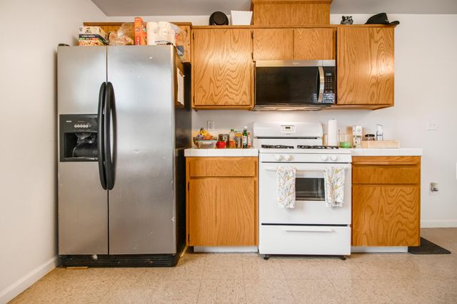 2241 W Lark Avenue, Visalia, CA 93291