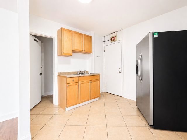 2704 N CALIFORNIA Avenue 1F, Chicago, IL 60647