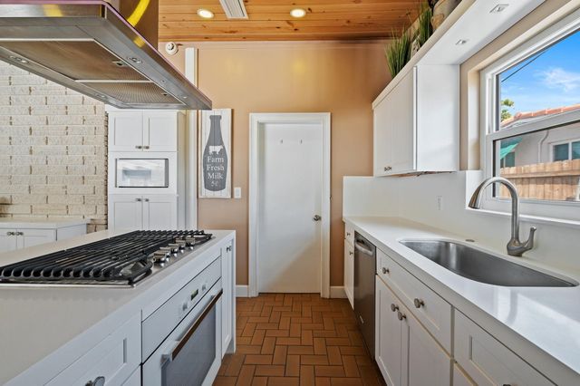 2436 Gulfstream Ln, Fort Lauderdale, FL 33312