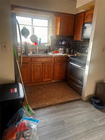 958 E 226th Street, Bronx, NY 10466