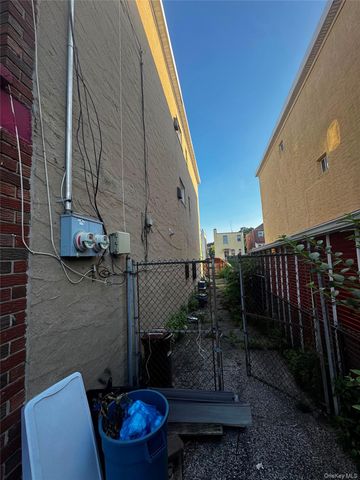 958 E 226th Street, Bronx, NY 10466