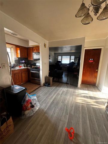 958 E 226th Street, Bronx, NY 10466