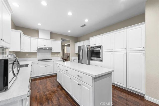 43649 Brandon Thomas, Lancaster, CA 93536