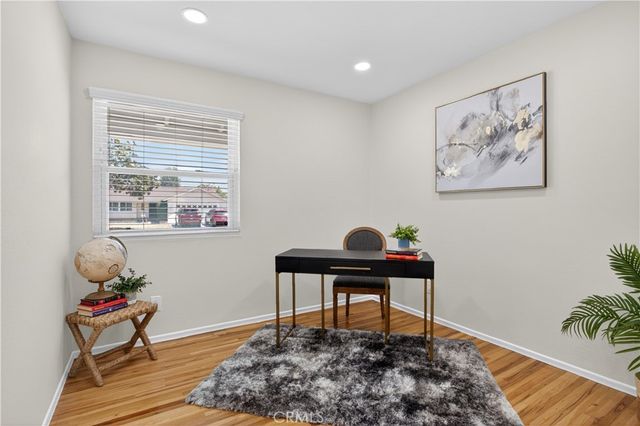 6692 Kiwi Cir, Cypress, CA 90630