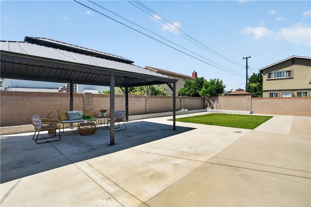 6692 Kiwi Cir, Cypress, CA 90630