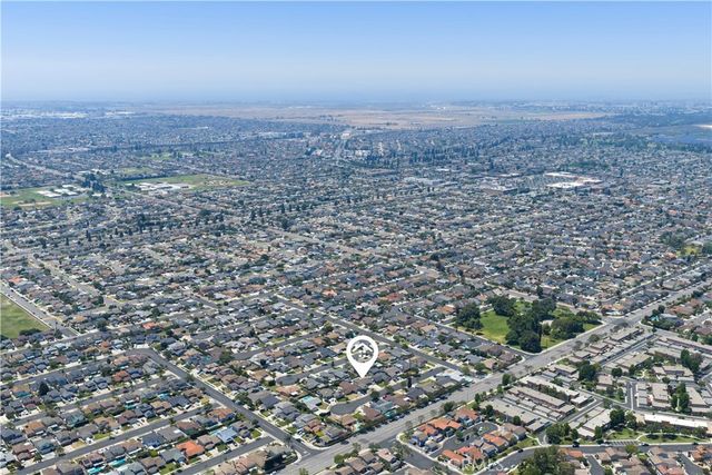 6692 Kiwi Cir, Cypress, CA 90630
