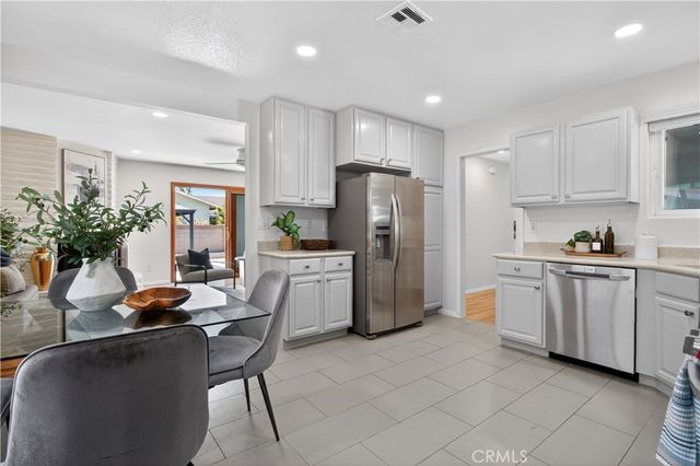 6692 Kiwi Cir, Cypress, CA 90630