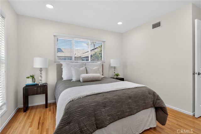 6692 Kiwi Cir, Cypress, CA 90630