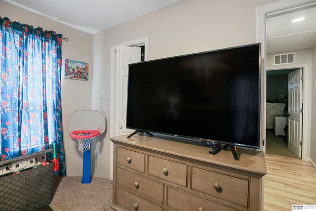 7019 N 33rd Street, Omaha, NE 68112