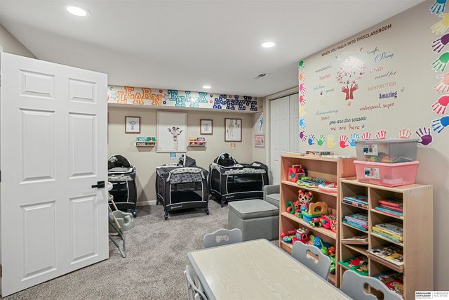 7019 N 33rd Street, Omaha, NE 68112