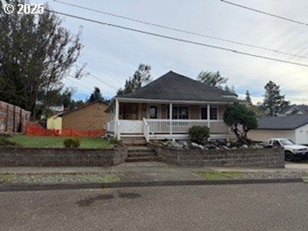 728 N ELLIOTT St, Coquille, OR 97423