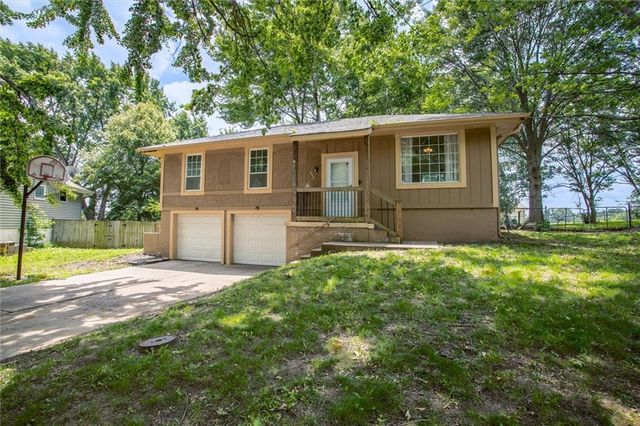 2500 SW Jackson Court, Blue Springs, MO 64015