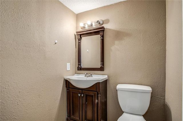 2500 SW Jackson Court, Blue Springs, MO 64015