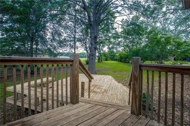 2500 SW Jackson Court, Blue Springs, MO 64015