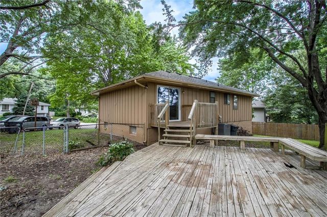 2500 SW Jackson Court, Blue Springs, MO 64015