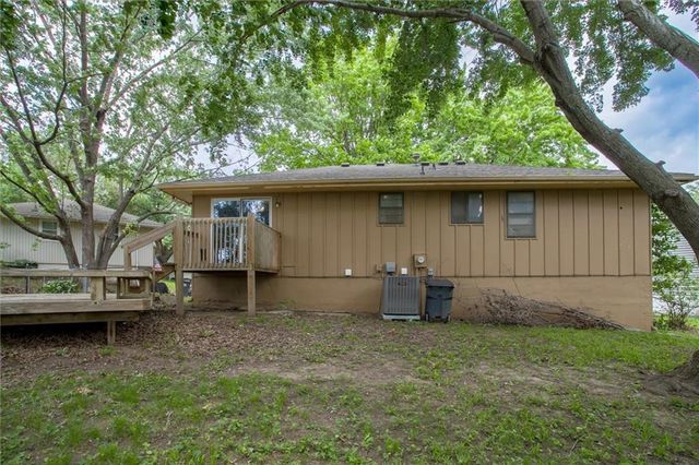 2500 SW Jackson Court, Blue Springs, MO 64015