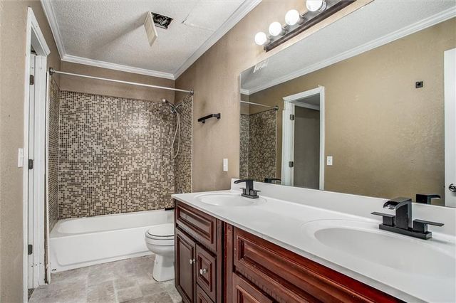 2500 SW Jackson Court, Blue Springs, MO 64015