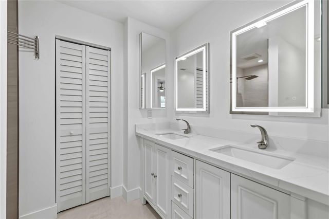 4756 OAK HILL DRIVE 16, Sarasota, FL 34232