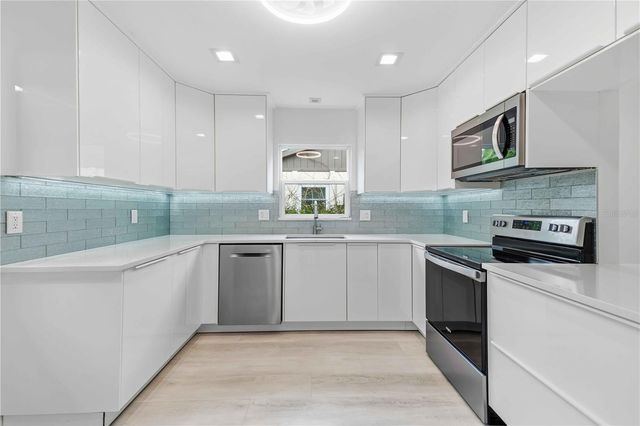 4756 OAK HILL DRIVE 16, Sarasota, FL 34232
