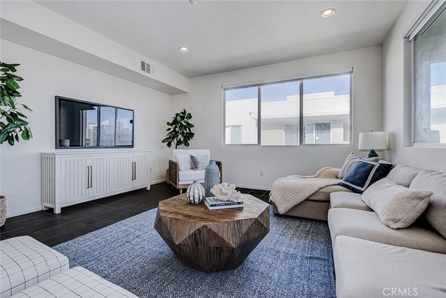 13029 Central Avenue 401, Hawthorne, CA 90250