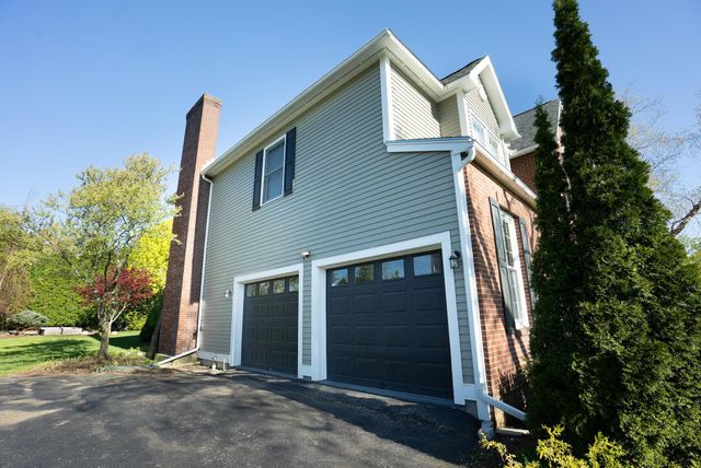 16 Pinnacle Drive, South Burlington, VT 05403