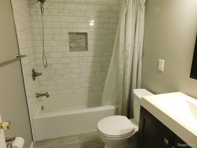 535 E Lewiston Avenue, Ferndale, MI 48220