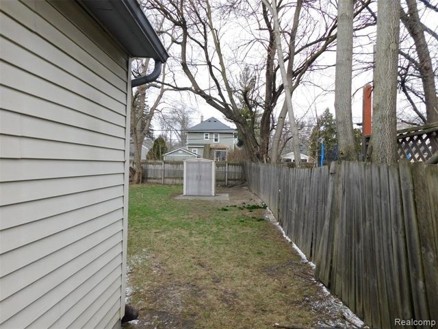 535 E Lewiston Avenue, Ferndale, MI 48220