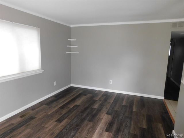 535 E Lewiston Avenue, Ferndale, MI 48220