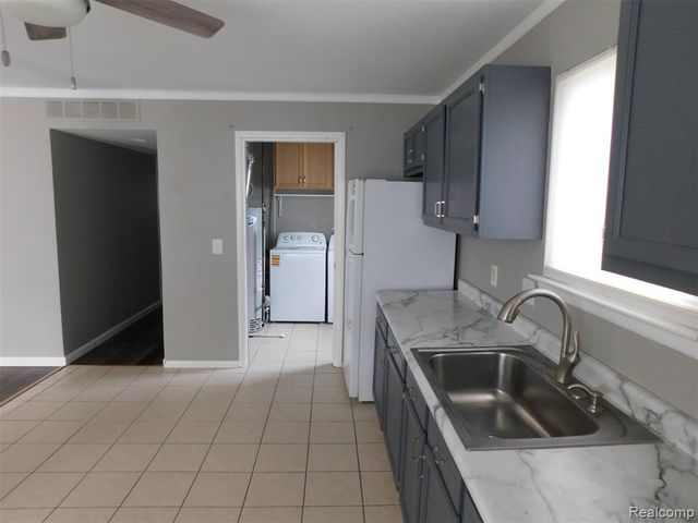 535 E Lewiston Avenue, Ferndale, MI 48220