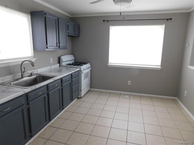 535 E Lewiston Avenue, Ferndale, MI 48220