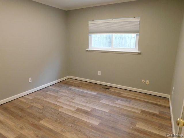 535 E Lewiston Avenue, Ferndale, MI 48220